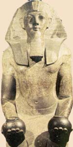 Мааткара во славе: и борода, и корона Верхнего и Нижнего Египта, и священные "нильские сосуды"(один из символов царской благодати)