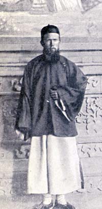 Владимир Обручев в экспедиционном костюме в Пекине. 1893 год.